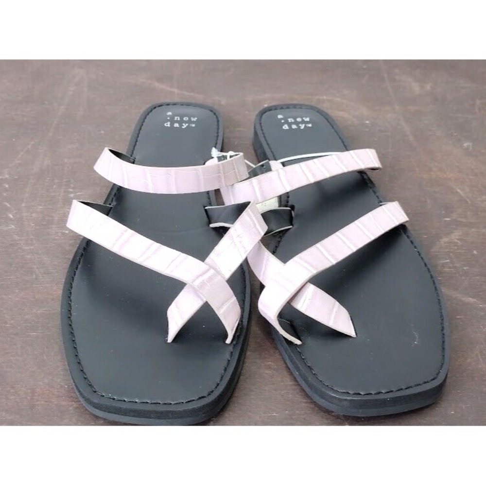 A New Day Women's Thong Sandals Pink Croc Embossed Straps‎ Size 9